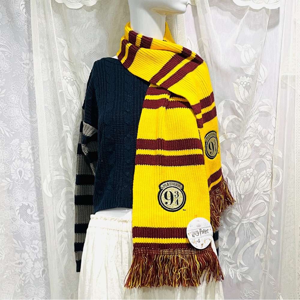 Harry Potter Gryffindor Scarf with 9 3/4 Patch